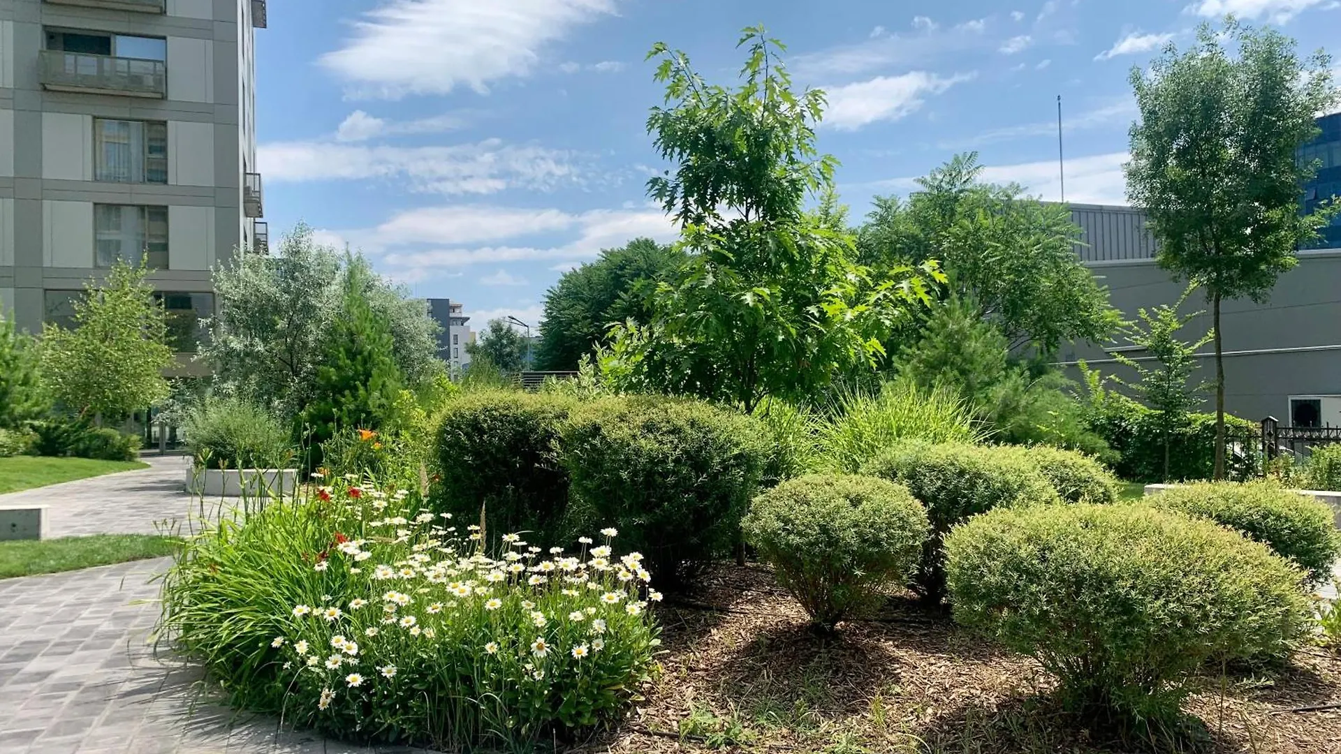Aviatiei Park With Underground Parking And Security Apartment Bucharest